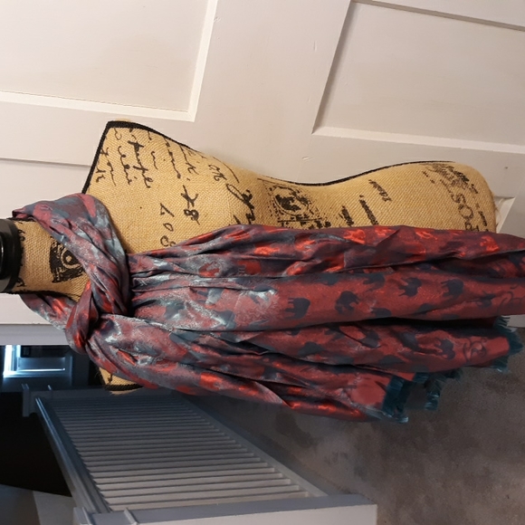 100% Silk Scarf - Picture 1 of 2
